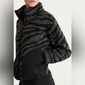 Varley Napoli Sherpa Jacket in Zebra Size Small